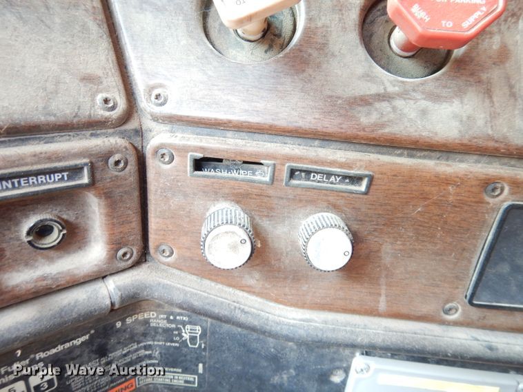 image for item DG0775 1989 Freightliner FLD120  dump truck