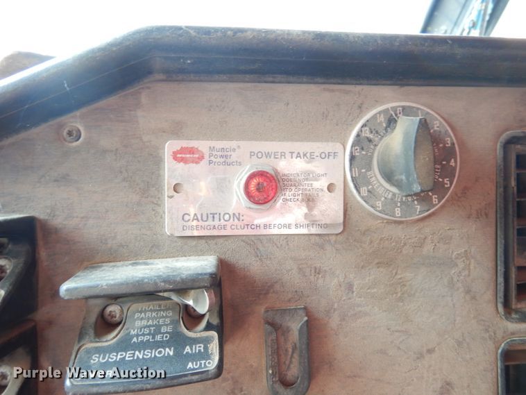 image for item DG0775 1989 Freightliner FLD120  dump truck