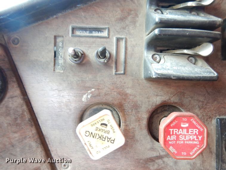 image for item DG0775 1989 Freightliner FLD120  dump truck