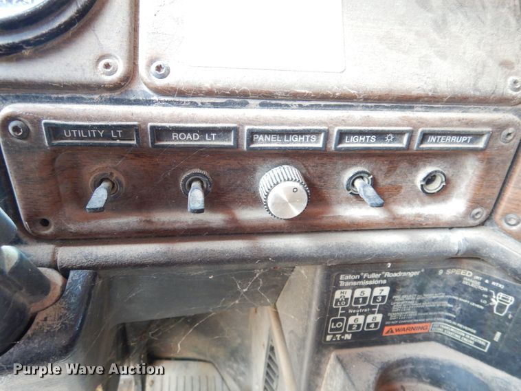 image for item DG0775 1989 Freightliner FLD120  dump truck