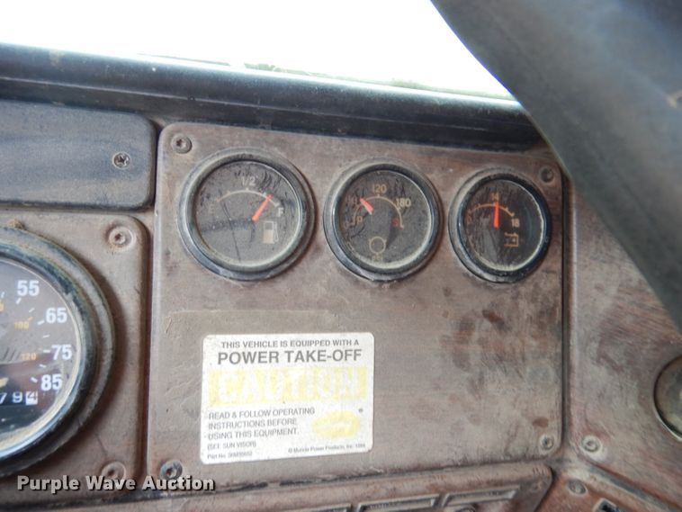 image for item DG0775 1989 Freightliner FLD120  dump truck