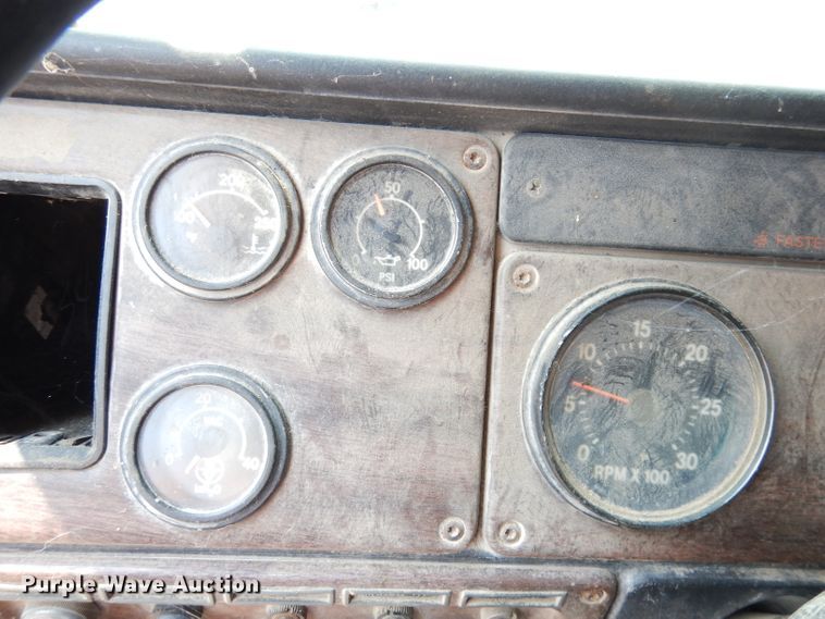 image for item DG0775 1989 Freightliner FLD120  dump truck