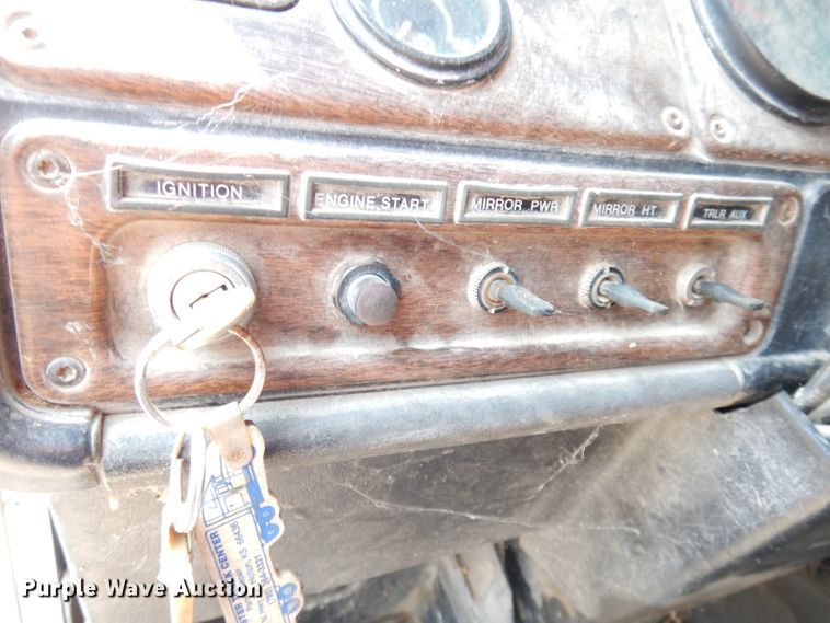 image for item DG0775 1989 Freightliner FLD120  dump truck