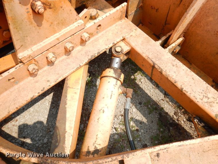 image for item DG0775 1989 Freightliner FLD120  dump truck