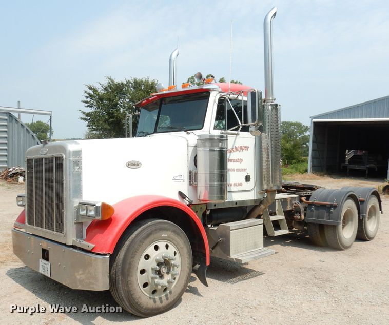 image for item DG0776 1996 Peterbilt 378  semi truck