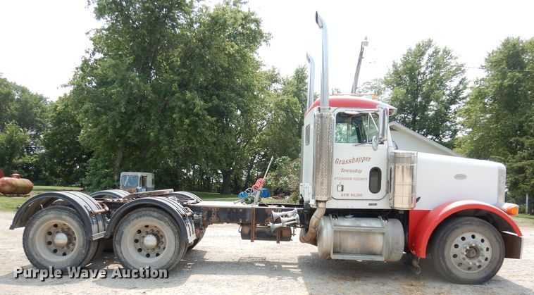 image for item DG0776 1996 Peterbilt 378  semi truck