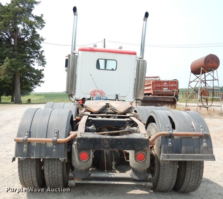 image for item DG0776 1996 Peterbilt 378  semi truck