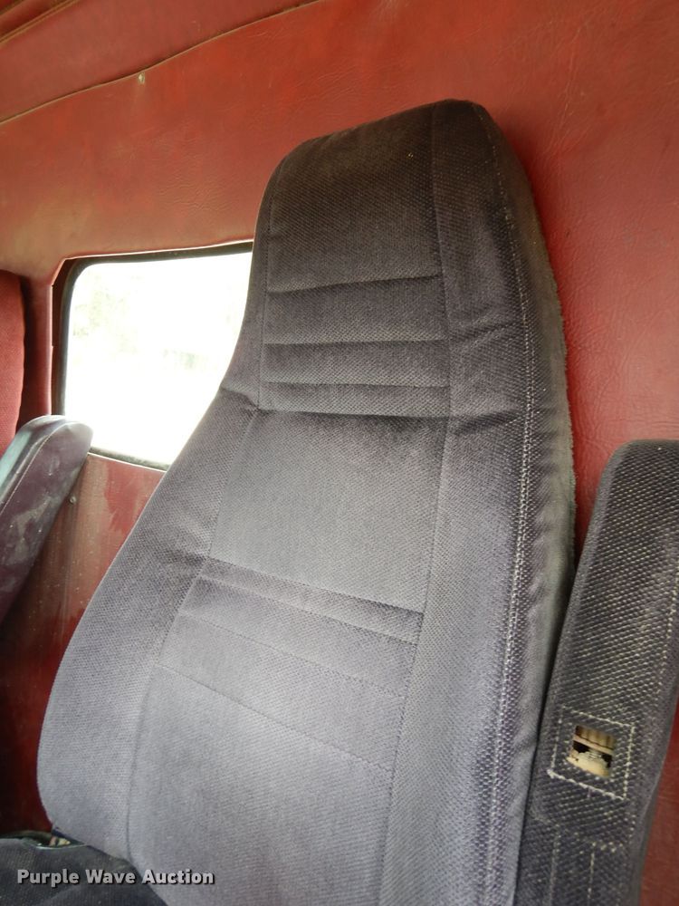 image for item DG0776 1996 Peterbilt 378  semi truck