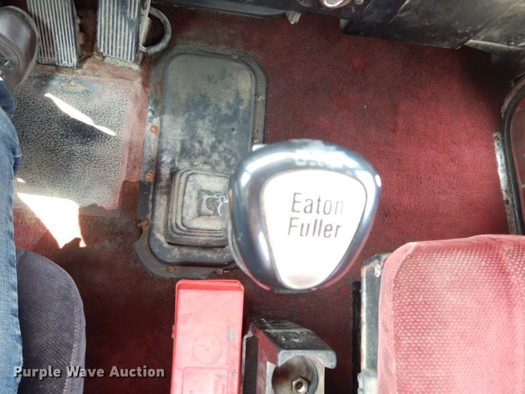 image for item DG0776 1996 Peterbilt 378  semi truck