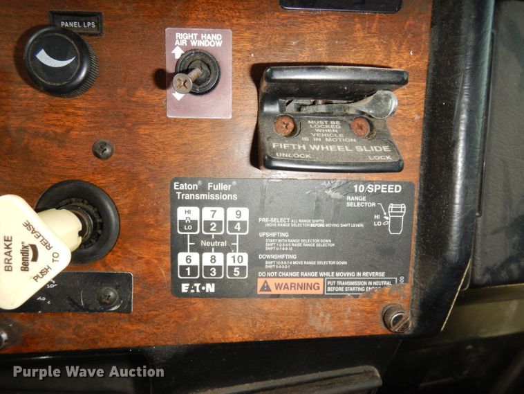 image for item DG0776 1996 Peterbilt 378  semi truck