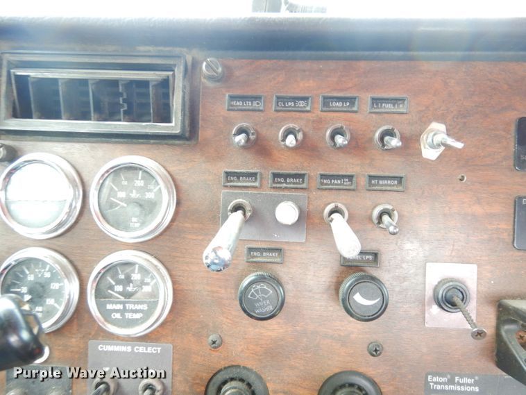 image for item DG0776 1996 Peterbilt 378  semi truck