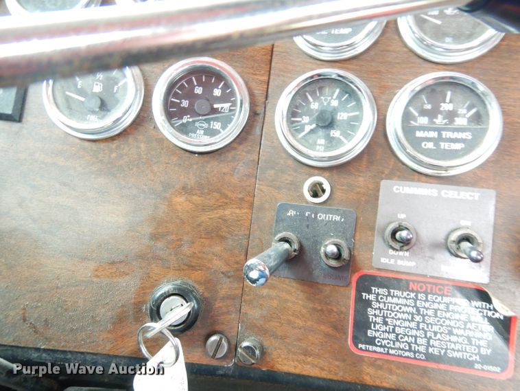 image for item DG0776 1996 Peterbilt 378  semi truck