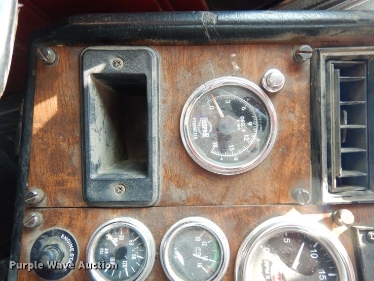 image for item DG0776 1996 Peterbilt 378  semi truck