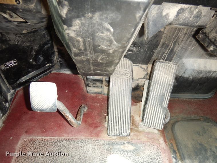 image for item DG0776 1996 Peterbilt 378  semi truck