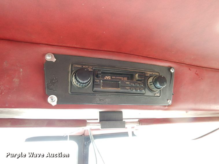 image for item DG0776 1996 Peterbilt 378  semi truck