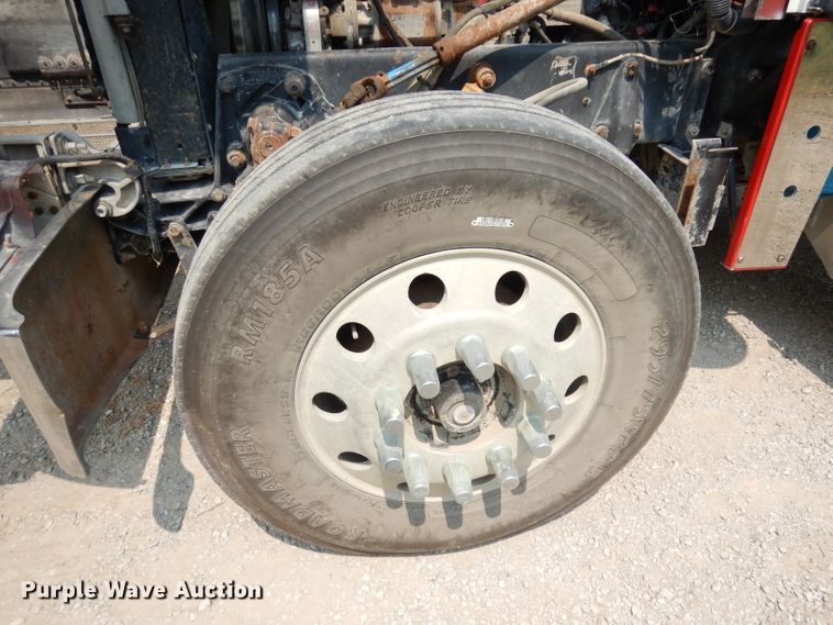 image for item DG0776 1996 Peterbilt 378  semi truck