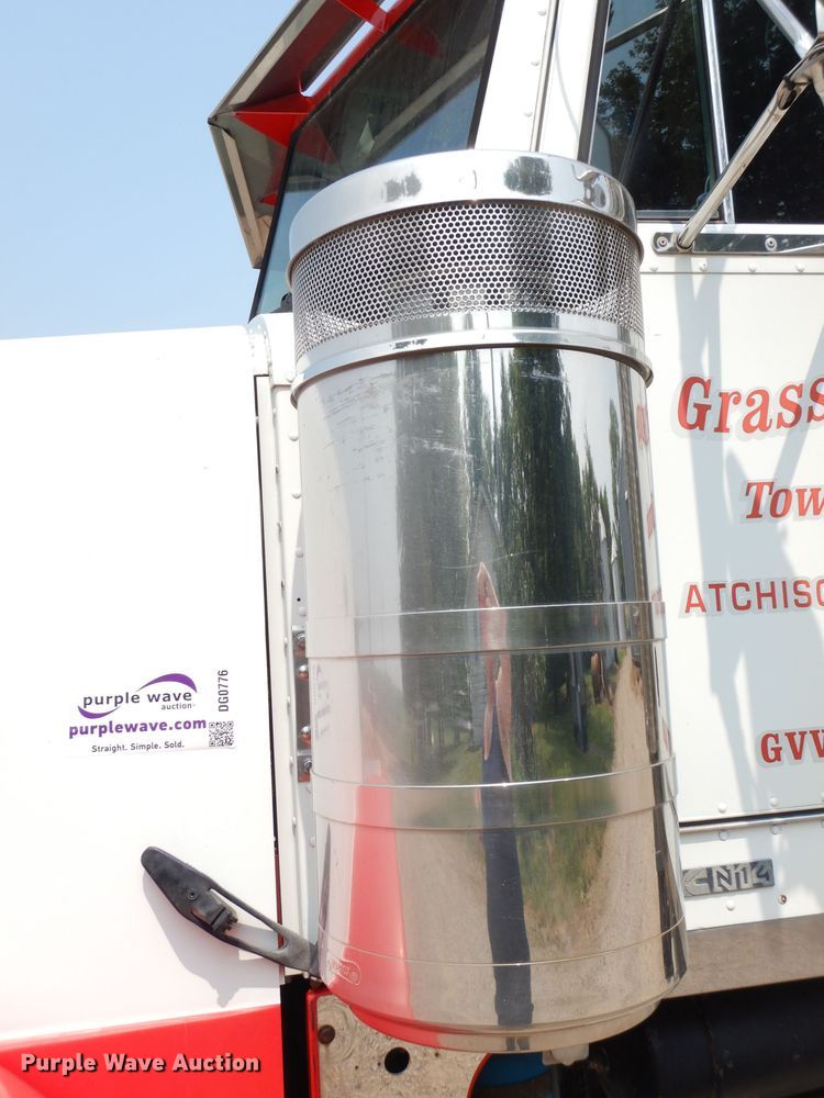 image for item DG0776 1996 Peterbilt 378  semi truck