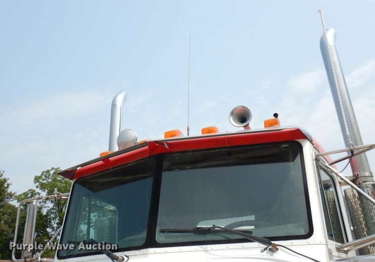 image for item DG0776 1996 Peterbilt 378  semi truck