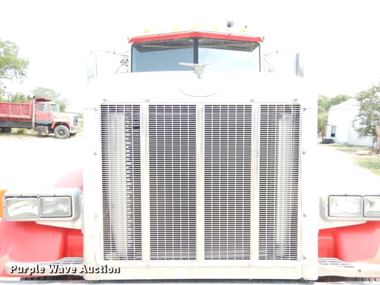 image for item DG0776 1996 Peterbilt 378  semi truck