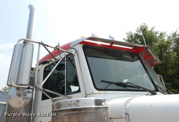 image for item DG0776 1996 Peterbilt 378  semi truck