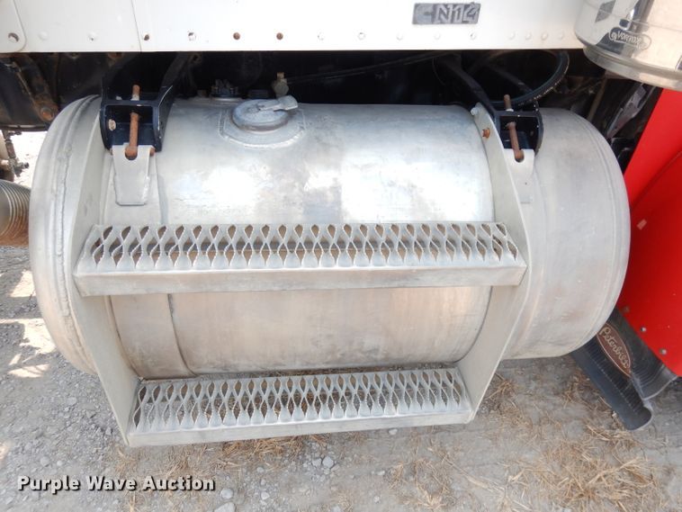 image for item DG0776 1996 Peterbilt 378  semi truck