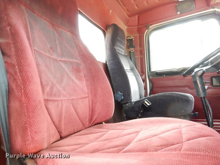 image for item DG0776 1996 Peterbilt 378  semi truck