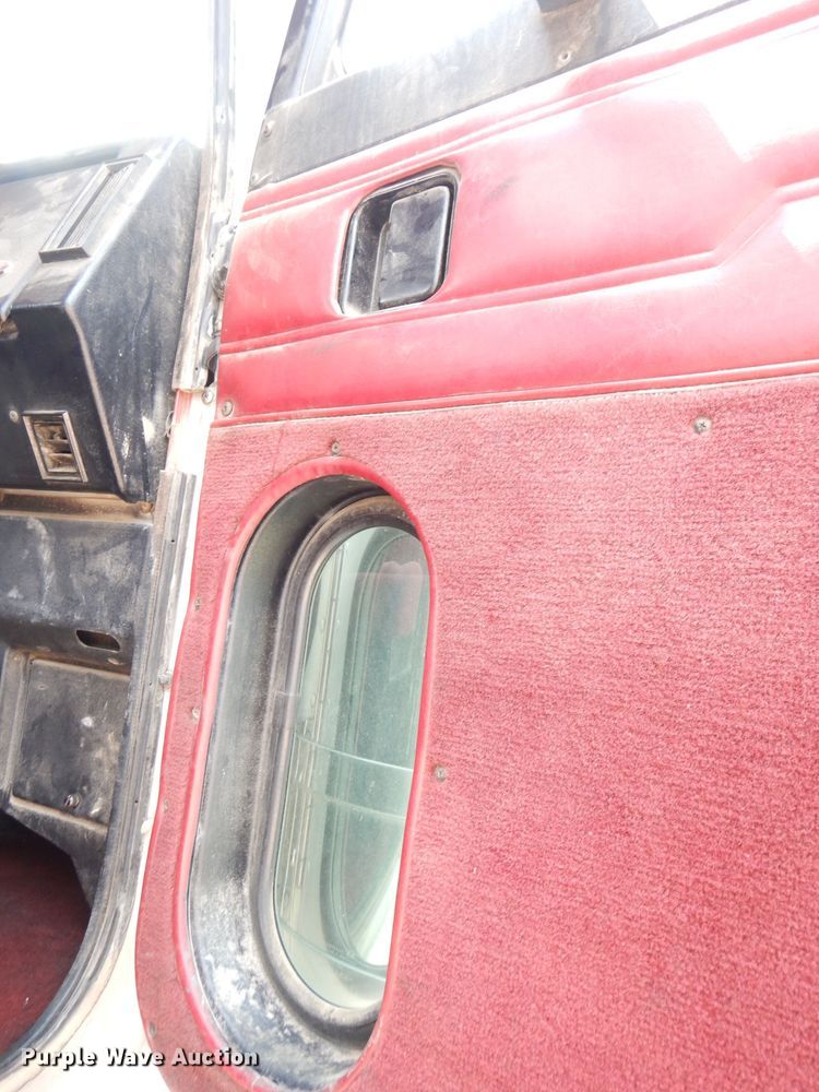 image for item DG0776 1996 Peterbilt 378  semi truck