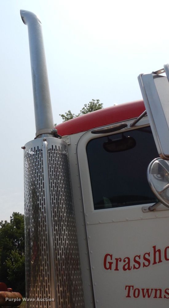 image for item DG0776 1996 Peterbilt 378  semi truck