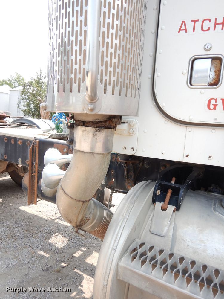 image for item DG0776 1996 Peterbilt 378  semi truck