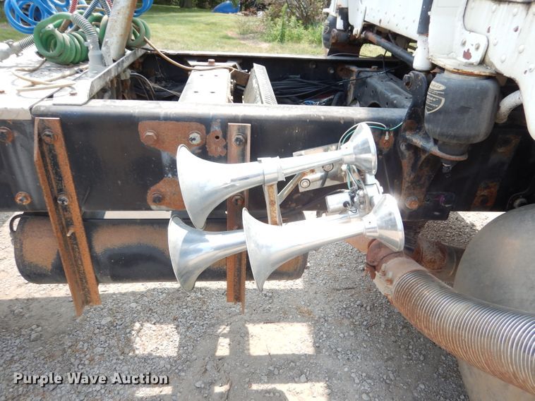 image for item DG0776 1996 Peterbilt 378  semi truck