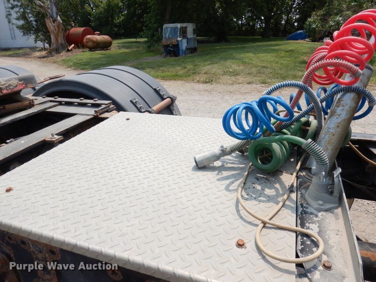 image for item DG0776 1996 Peterbilt 378  semi truck