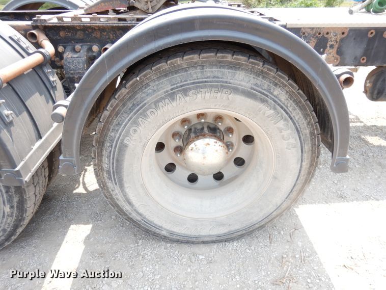 image for item DG0776 1996 Peterbilt 378  semi truck