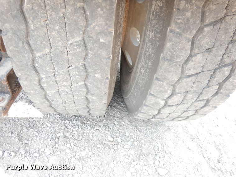 image for item DG0776 1996 Peterbilt 378  semi truck