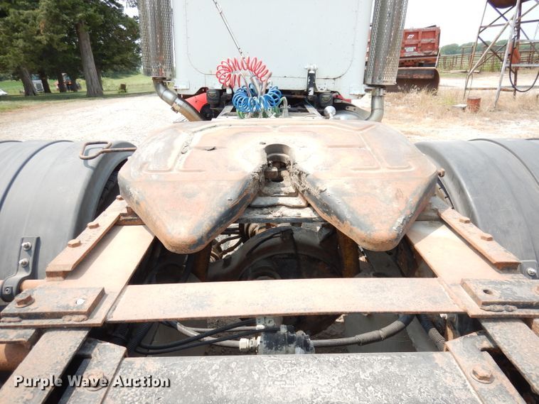 image for item DG0776 1996 Peterbilt 378  semi truck