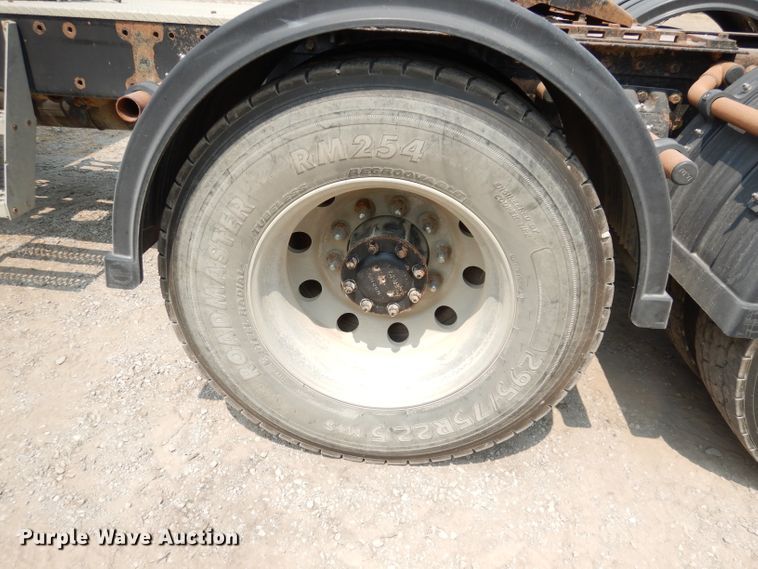 image for item DG0776 1996 Peterbilt 378  semi truck