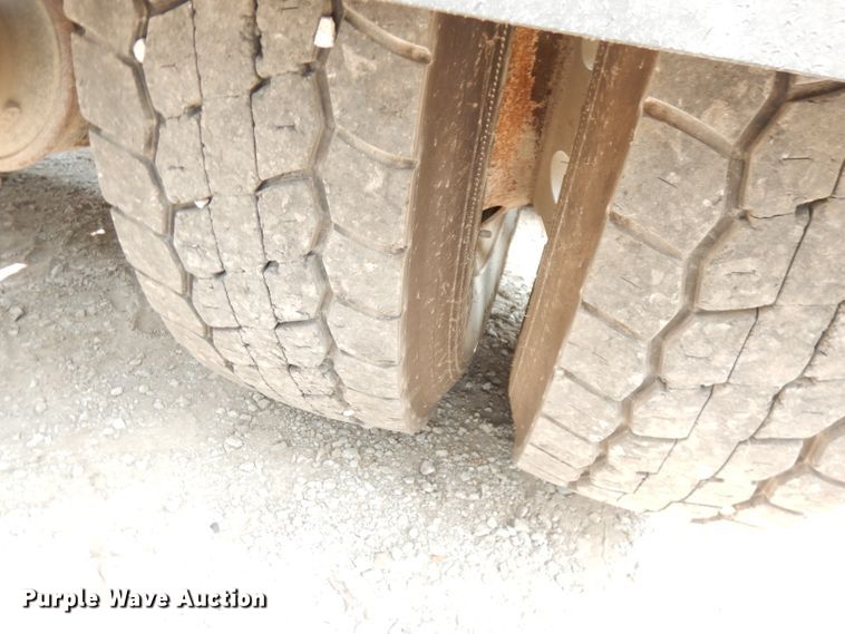 image for item DG0776 1996 Peterbilt 378  semi truck