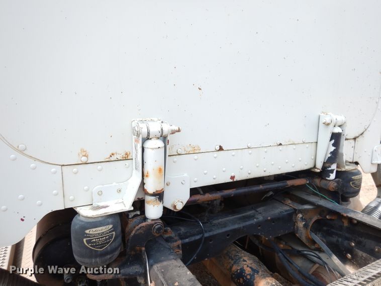 image for item DG0776 1996 Peterbilt 378  semi truck