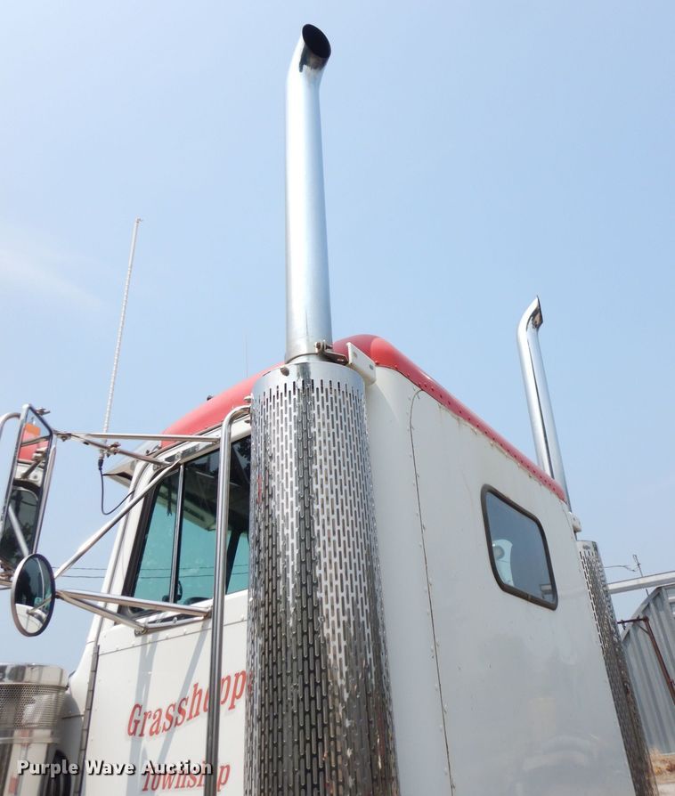 image for item DG0776 1996 Peterbilt 378  semi truck