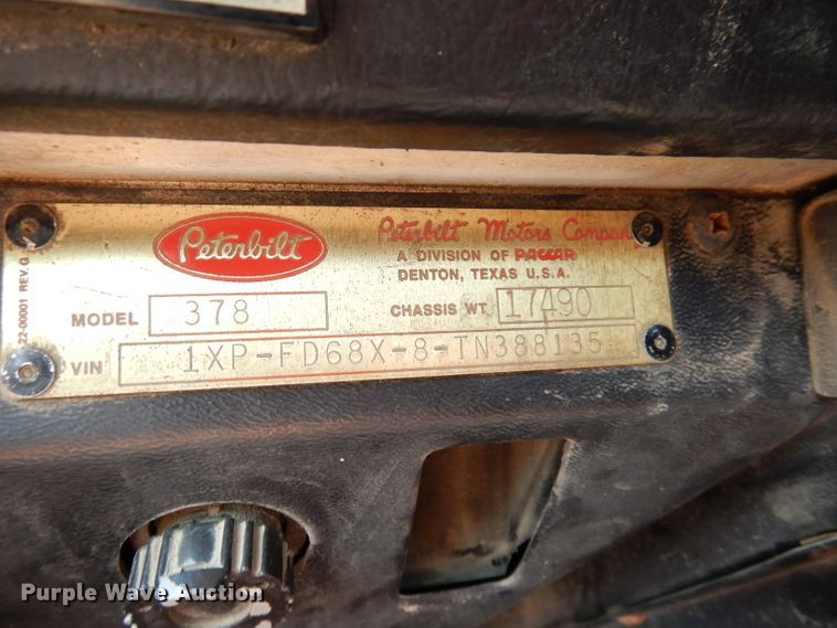 image for item DG0776 1996 Peterbilt 378  semi truck