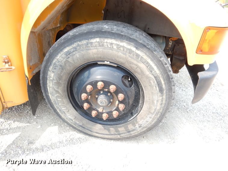 image for item DG0778 2002 Thomas 1100S  school bus