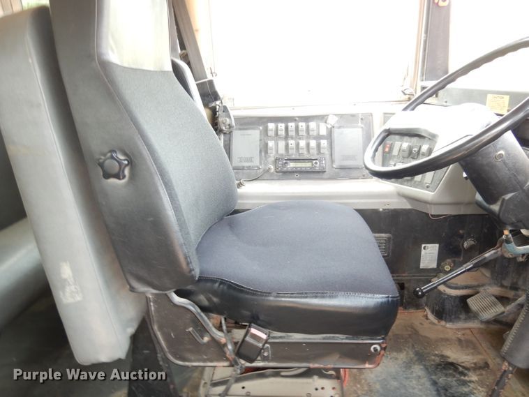 image for item DG0778 2002 Thomas 1100S  school bus