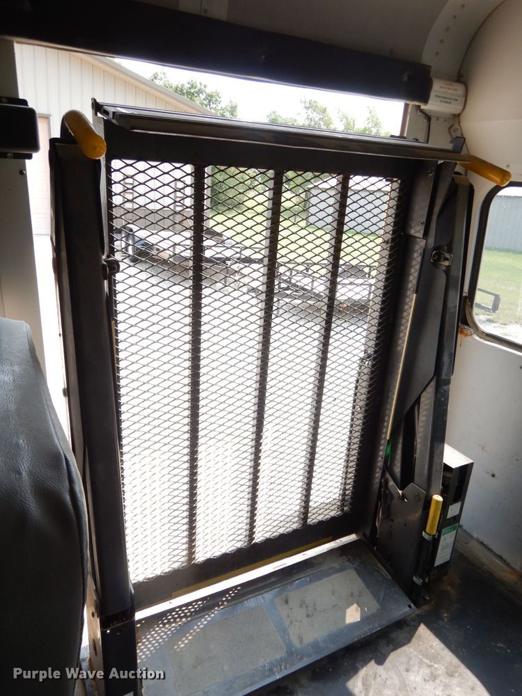 image for item DG0778 2002 Thomas 1100S  school bus