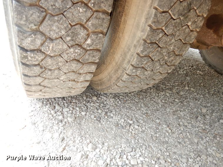 image for item DG0778 2002 Thomas 1100S  school bus