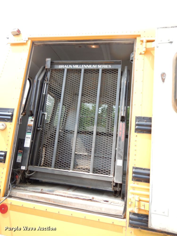 image for item DG0778 2002 Thomas 1100S  school bus