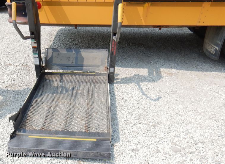 image for item DG0778 2002 Thomas 1100S  school bus