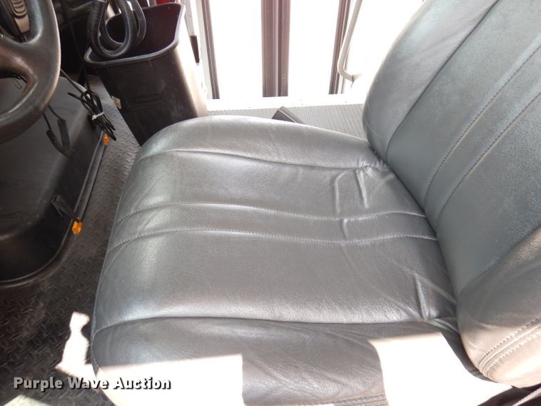 image for item DG0785 2005 GMC C5500  school bus