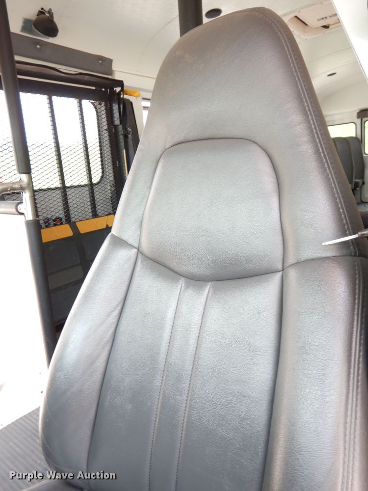 image for item DG0785 2005 GMC C5500  school bus