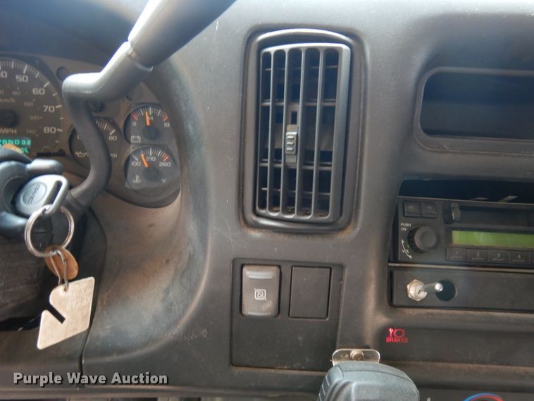 image for item DG0785 2005 GMC C5500  school bus