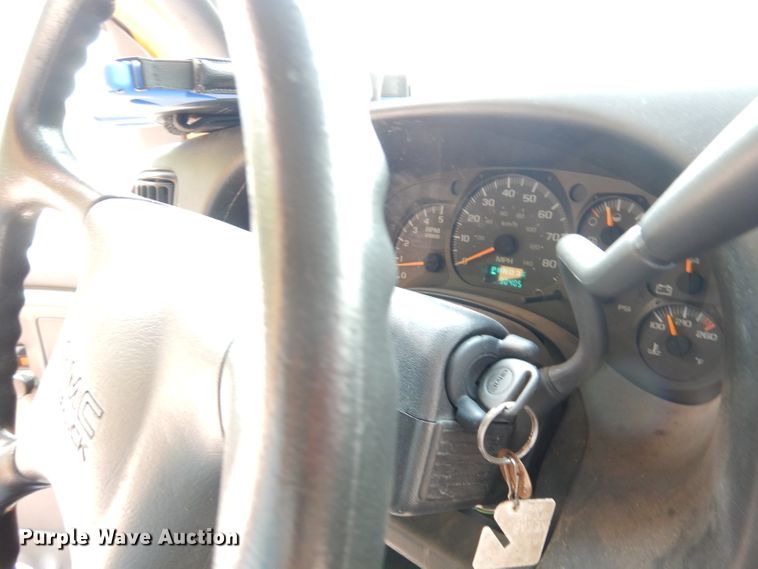 image for item DG0785 2005 GMC C5500  school bus