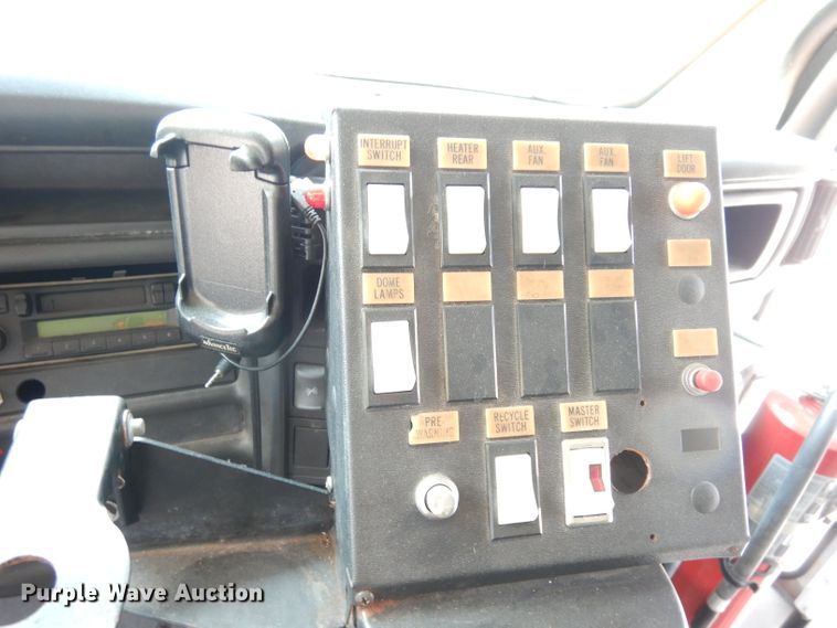 image for item DG0785 2005 GMC C5500  school bus